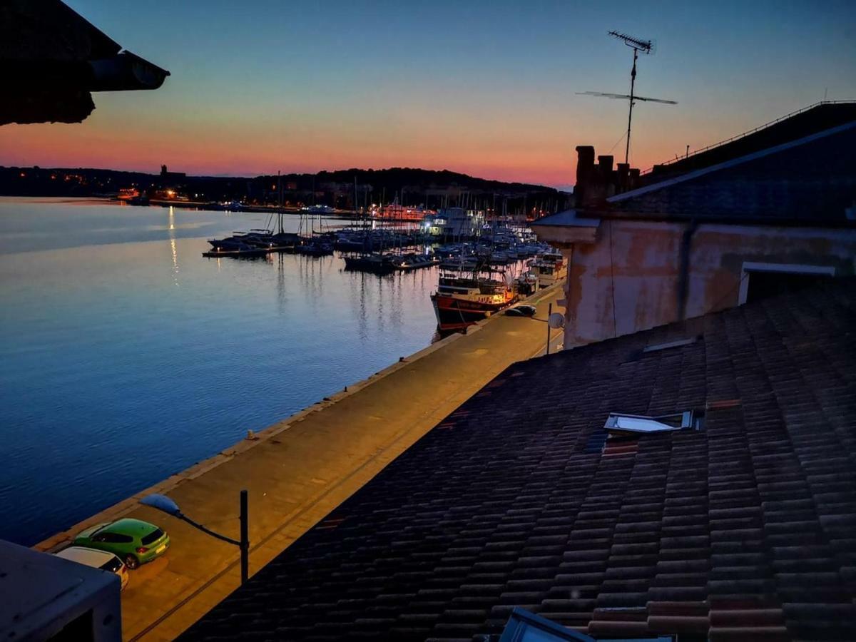 Sea View Apartment In The Center Of Pula Exterior foto